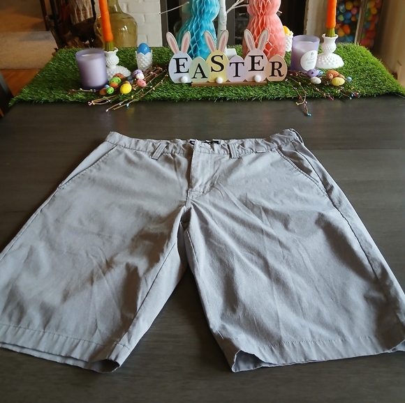 Travis Matthew Shorts Nwot Size 34 - Picture 1 of 6